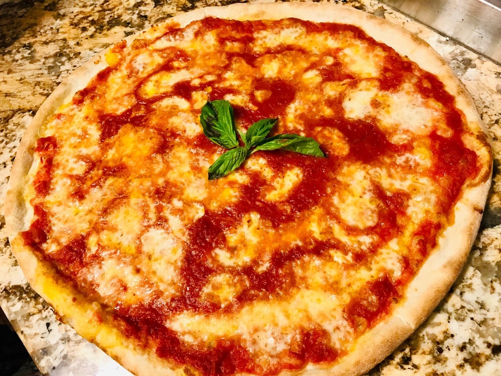 Pizza margherita de Fratelli fotografiada sin fondo para el menú digital